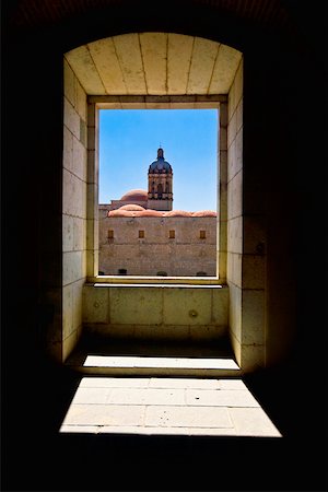 santo domingo - Kunstmuseum, gesehen durch ein Fenster, Santo Domingo, Oaxaca, Bundesstaat Oaxaca, Mexico Stockbilder - Premium RF Lizenzfrei, Bildnummer: 625-02268033