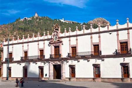 simsearch:625-01751649,k - Two tourists standing in front of a palace, Government Palace, Zacatecas State, Mexico Stock Photo - Premium Royalty-Free, Code: 625-02268089