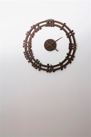 Clock on a wall Foto de stock - Sin royalties Premium, Código: 625-02926507