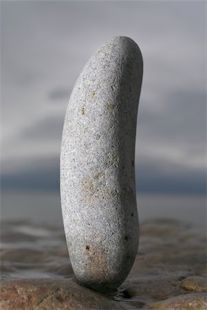 pebble - Close-up of a pebble on a rock surface Foto de stock - Sin royalties Premium, Código: 625-02926768
