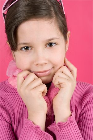 simsearch:625-02930383,k - Close-up of a girl holding her sweater and smiling Foto de stock - Sin royalties Premium, Código: 625-02927263