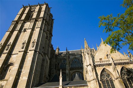 simsearch:625-02928594,k - Low angle view of a cathedral, Le Mans Cathedral, Le Mans, France Foto de stock - Sin royalties Premium, Código: 625-02927520