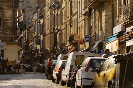 simsearch:625-02928583,k - Vehicles in a street, Quartier St. Michel, Vieux Bordeaux, Bordeaux, France Fotografie stock - Premium Royalty-Free, Codice: 625-02927521