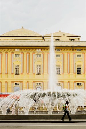 simsearch:625-02928649,k - Fountain in front of a building, Piazza De Ferrari, Doges Palace, Genoa, Liguria, Italy Foto de stock - Royalty Free Premium, Número: 625-02927581