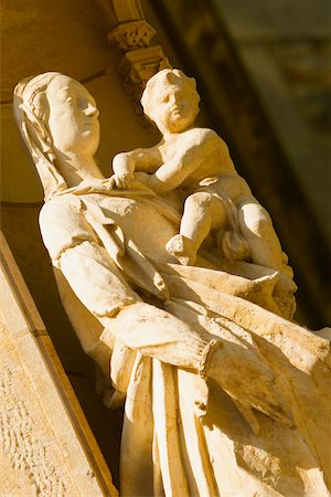Statue de la Vierge Marie et de Jésus Christ dans une cathédrale, la cathédrale du Mans, Le Mans, France Photographie de stock - Premium Libres de Droits, Code: 625-02927639