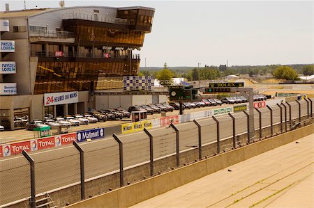 Cars in front of a stadium, Le Mans, France Foto de stock - Royalty Free Premium, Número: 625-02927645