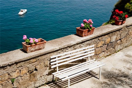 sorrento peninsula - Empty bench at seaside, Bay of Naples, Sorrento, Sorrentine Peninsula, Naples Province, Campania, Italy Stock Photo - Premium Royalty-Free, Code: 625-02927649