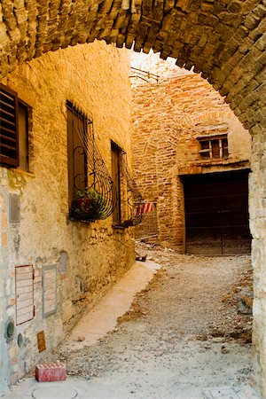 san gimignano, province of siena, italy - Plants in window boxes, San Gimignano, Siena Province, Tuscany, Italy Stock Photo - Premium Royalty-Free, Code: 625-02927725