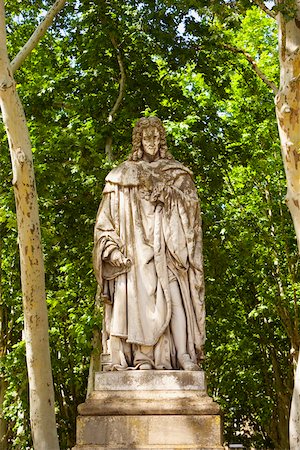 simsearch:625-02928583,k - Statue on a pedestal, Montesquieu Statue, Place des Quinconces, Bordeaux, France Fotografie stock - Premium Royalty-Free, Codice: 625-02927758