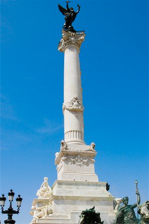 Low angle view of a monument, Fontaine Des Quinconces, Monument Aux Girondins, Bordeaux, Aquitaine, France Fotografie stock - Premium Royalty-Free, Codice: 625-02927900