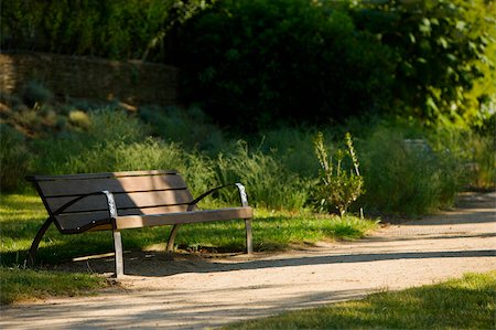 park bench nobody - Empty bench in a park, Le Mans, Sarthe, Pays-de-la-Loire, France Stock Photo - Premium Royalty-Free, Code: 625-02927941