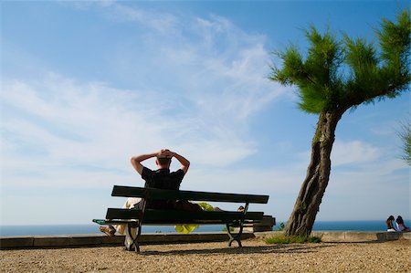 simsearch:625-02928309,k - Couple resting on a bench, St. Martin, Biarritz, France Stock Photo - Premium Royalty-Free, Code: 625-02927999