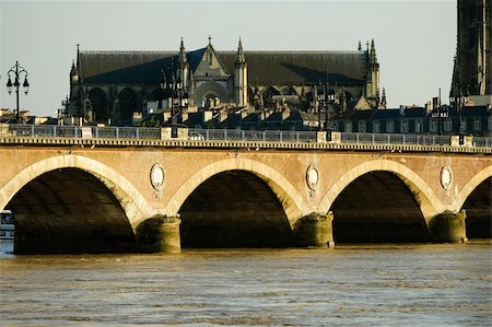 simsearch:625-01095210,k - Pont sur une rivière, Pont De Pierre, St. Michel Basilica, fleuve de la Garonne, Bordeaux, Aquitaine, France Photographie de stock - Premium Libres de Droits, Code: 625-02927990