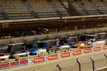 High angle view of cars in a row, Le Mans, France Foto de stock - Sin royalties Premium, Código: 625-02928000