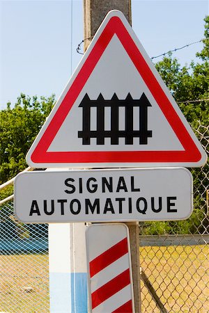 passagem de nível - Close-up of a railroad crossing signboard, Loire Valley, France Foto de stock - Royalty Free Premium, Número: 625-02928013