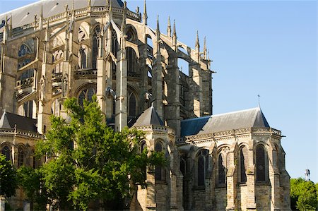 simsearch:625-02928066,k - Vue d'angle faible d'une cathédrale, la cathédrale du Mans, Le Mans, France Photographie de stock - Premium Libres de Droits, Code: 625-02928110