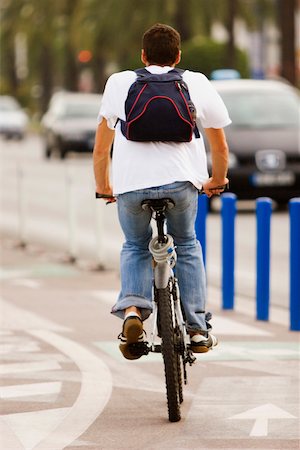 promenade des anglais - Rear view of a man riding a bicycle, Promenade des Anglais, Nice, Provence-Alpes-Cote D'Azur, France Foto de stock - Royalty Free Premium, Número: 625-02928155