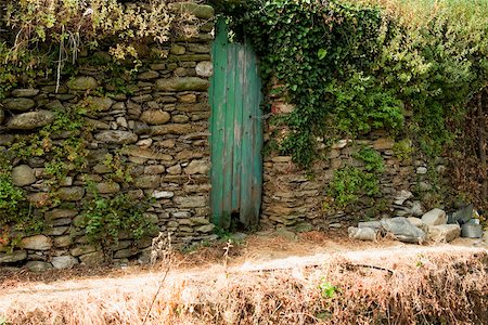 simsearch:625-02928348,k - Door in a stone wall, Cinque Terre National Park, La Spezia, Liguria, Italy Foto de stock - Sin royalties Premium, Código: 625-02928164