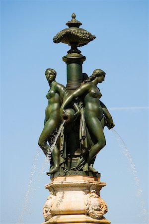 simsearch:625-02928583,k - Low angle view of a fountain statue, Fontaine Des Trois Graces, Bordeaux, Aquitaine, France Fotografie stock - Premium Royalty-Free, Codice: 625-02928169