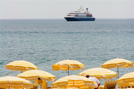 Ferry dans la mer, Plage De La Croisette, Cannes, Provence-Alpes-Cote d'Azur, PACA, France Photographie de stock - Premium Libres de Droits, Code: 625-02928185