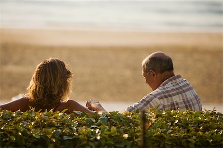simsearch:625-02928309,k - Rear view of a couple, Grande Plage, Biarritz, France Stock Photo - Premium Royalty-Free, Code: 625-02928309