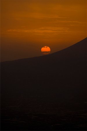 simsearch:625-02928726,k - Silhouette of a mountain at sunset, Mt Vesuvius, Naples, Campania, Italy Stock Photo - Premium Royalty-Free, Code: 625-02928339