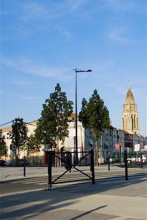 Buildings in a city, Quartier de La Bastide, Bordeaux, France Foto de stock - Sin royalties Premium, Código: 625-02928376