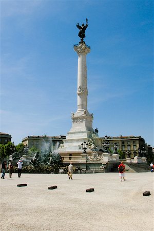 Low angle view of a statue, La Fontaine Des Quinconces, Monument Aux Girondins, Bordeaux, Aquitaine, France Fotografie stock - Premium Royalty-Free, Codice: 625-02928498