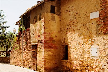 simsearch:625-02928082,k - Laterne montiert an der Wand eines Gebäudes, Vicolo Stretto, Monteriggioni, Provinz Siena, Toskana, Italien Stockbilder - Premium RF Lizenzfrei, Bildnummer: 625-02928499