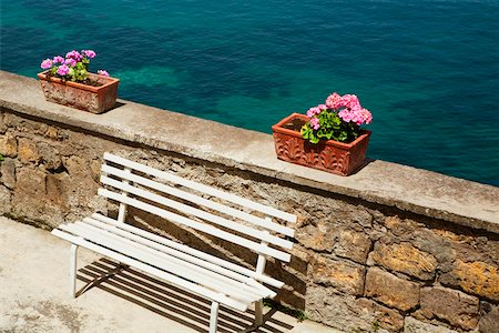 simsearch:625-02928874,k - Empty bench and potted plants at seaside, Bay of Naples, Sorrento, Sorrentine Peninsula, Naples Province, Campania, Italy Stock Photo - Premium Royalty-Free, Code: 625-02928517