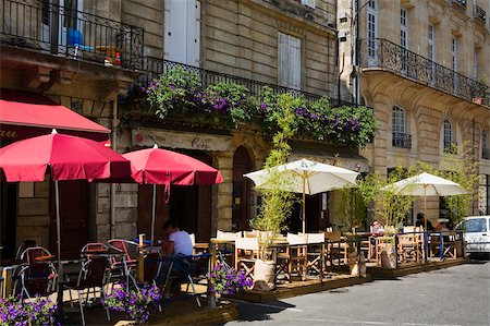 Sidewalk cafe at the roadside, Porte Cailhau, Vieux Bordeaux, Bordeaux, France Stock Photo - Premium Royalty-Free, Code: 625-02928534