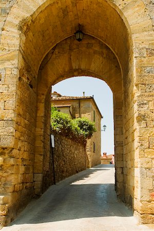Houses viewed through an archway, Porta Franca, Monteriggioni, Siena Province, Tuscany, Italy Stock Photo - Premium Royalty-Free, Code: 625-02928530