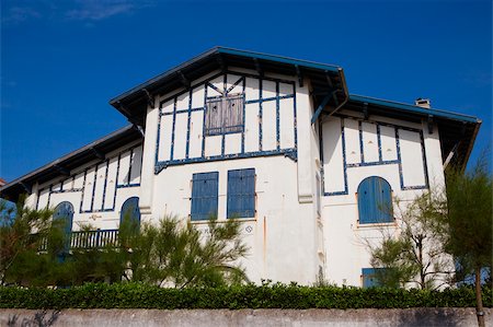 simsearch:625-02927797,k - Low angle view of a building, Biarritz, Basque Country, Pyrenees-Atlantiques, Aquitaine, France Stock Photo - Premium Royalty-Free, Code: 625-02928553