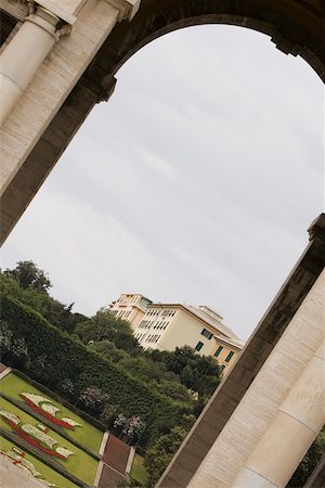 simsearch:625-02928649,k - Entrance of a park, Scalinata Delle Caravelle, Piazza Della Vittoria, Genoa, Liguria, Italy Foto de stock - Royalty Free Premium, Número: 625-02928578