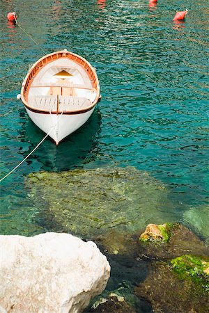 simsearch:625-02927673,k - Boat moored in the sea, Cinque Terre National Park, RioMaggiore, Cinque Terre, La Spezia, Liguria, Italy Foto de stock - Sin royalties Premium, Código: 625-02928595