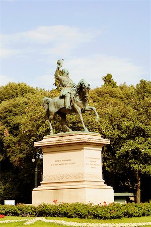 simsearch:625-02927942,k - Low angle view of a statue, Genoa, Liguria, Italy Fotografie stock - Premium Royalty-Free, Codice: 625-02928626