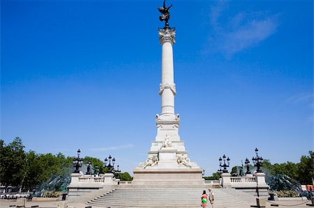 Low angle view of a monument, Fontaine Des Quinconces, Monument Aux Girondins, Bordeaux, Aquitaine, France Fotografie stock - Premium Royalty-Free, Codice: 625-02928621