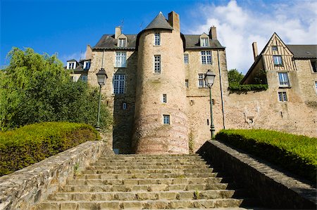 Low angle view of a building, La Tour de Lestang, Le Mans, France Foto de stock - Royalty Free Premium, Número: 625-02928690