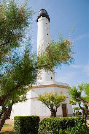 simsearch:625-02928048,k - Low angle view of a lighthouse, Phare de Biarritz, Biarritz, Pays Basque, Aquitaine, France Foto de stock - Sin royalties Premium, Código: 625-02928748