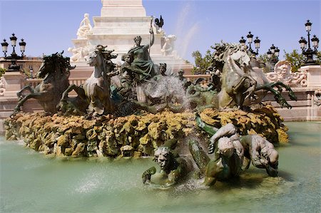 Statue at a fountain, Fontaine Des Quinconces, Monument Aux Girondins, Bordeaux, Aquitaine, France Foto de stock - Sin royalties Premium, Código: 625-02928814