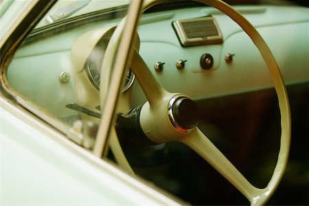 steering wheel - Steering wheel of a car, Via Padre Reginaldo Giuliani, Sorrento, Sorrentine Peninsula, Naples Province, Campania, Italy Foto de stock - Sin royalties Premium, Código: 625-02928829