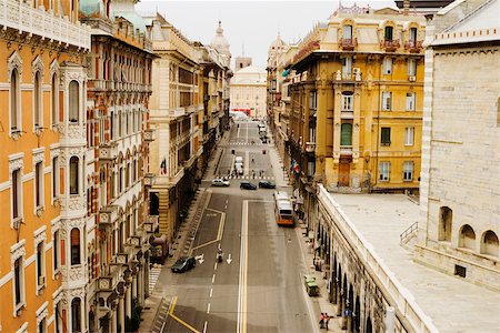 simsearch:625-02928649,k - High angle view of a street in a city, Via XX Settembre, Piazza De Ferrari, Genoa, Liguria, Italy Foto de stock - Royalty Free Premium, Número: 625-02928842