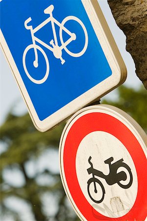 sarthe - Close-up of two bicycle lane signboards, Le Mans, Sarthe, Pays-de-la-Loire, France Stock Photo - Premium Royalty-Free, Code: 625-02928877