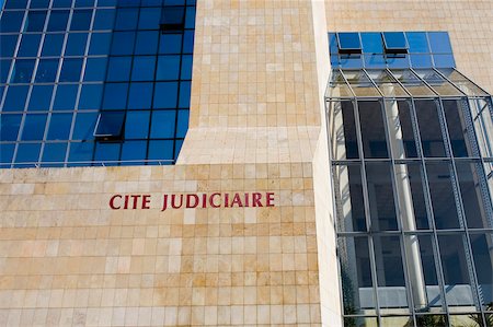 Low angle view of a building, Cite Judiciaire, Le Mans, France Foto de stock - Royalty Free Premium, Número: 625-02928871