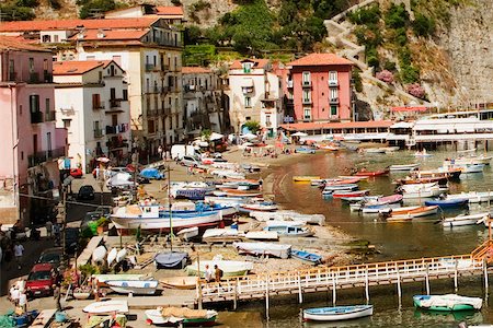 simsearch:625-01752557,k - High angle view of boats at a harbor, Marina Grande, Capri, Sorrento, Sorrentine Peninsula, Naples Province, Campania, Italy Foto de stock - Sin royalties Premium, Código: 625-02928902