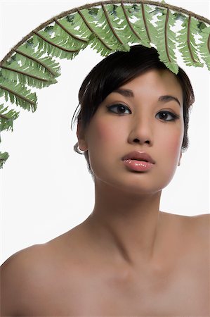 simsearch:625-02267557,k - Portrait of a young woman holding a fern Stock Photo - Premium Royalty-Free, Code: 625-02929018