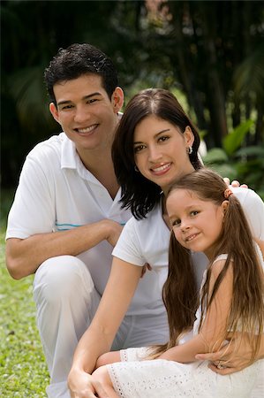 simsearch:625-02266718,k - Portrait of a young couple with their daughter in a park Fotografie stock - Premium Royalty-Free, Codice: 625-02929140