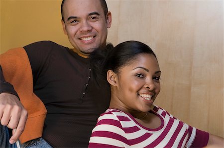 simsearch:625-02929730,k - Portrait of a young couple smiling Foto de stock - Sin royalties Premium, Código: 625-02929669