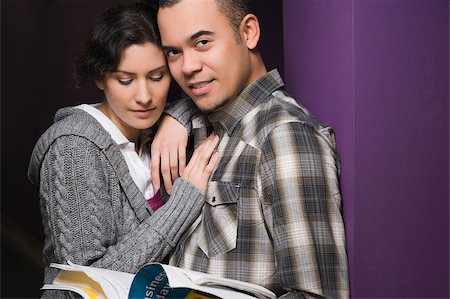 simsearch:625-02929730,k - Close-up of a young couple leaning against a wall Foto de stock - Sin royalties Premium, Código: 625-02929830