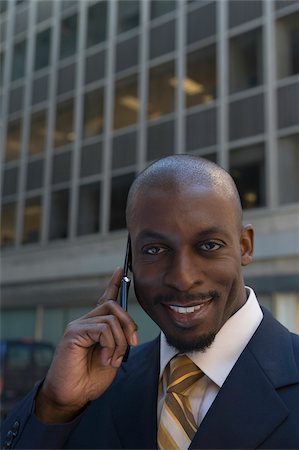 simsearch:625-02933255,k - Portrait d'un homme d'affaires, parler sur un téléphone mobile et souriant Photographie de stock - Premium Libres de Droits, Code: 625-02929932